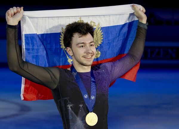 Российские фигуристы заняли весь призовой пьедестал чемпионата Европы Российские фигуристы заняли весь призовой пьедестал чемпионата Европы - Sputnik Узбекистан