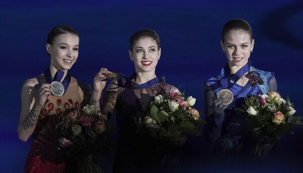 Российские фигуристы заняли весь призовой пьедестал чемпионата Европы Российские фигуристы заняли весь призовой пьедестал чемпионата Европы - Sputnik Узбекистан