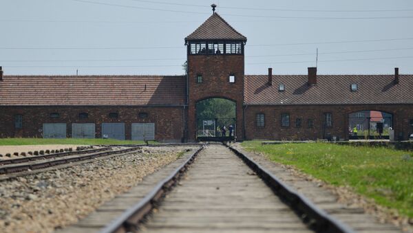 Бывший нацистский концлагерь Аушвиц-Биркенау в Освенциме. - Sputnik Ўзбекистон