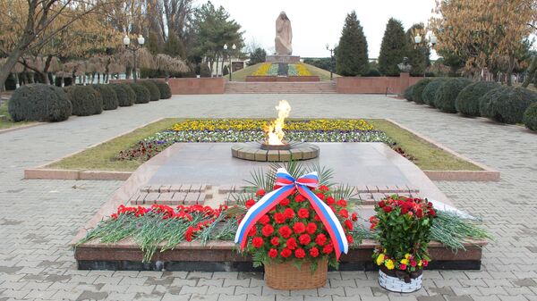 Вечный огонь в мемориальном комплексе Братские могилы - Sputnik Ўзбекистон
