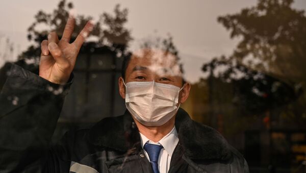 Коронавирус. Человек в маске - Sputnik Узбекистан