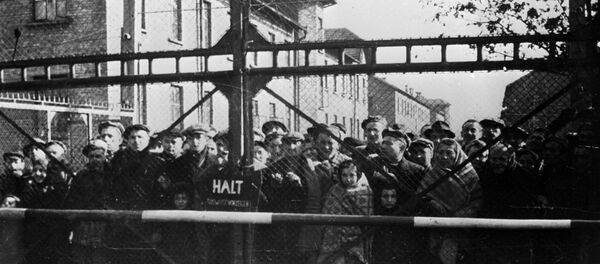 Узники Освенцима перед освобождением лагеря Советской Армией - Sputnik Узбекистан