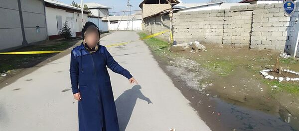 Женщина дает показания Женщина дает показания - Sputnik Узбекистан