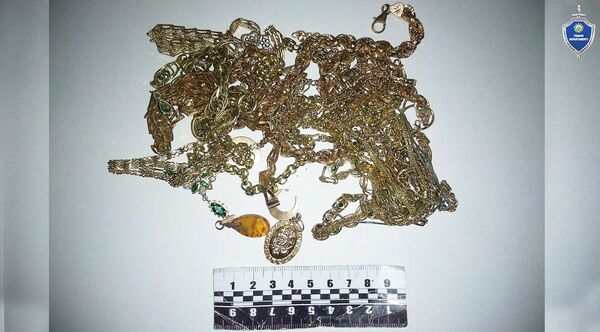 В Шахрисабзе банда ограбила пожилую женщину В Шахрисабзе банда ограбила пожилую женщину - Sputnik Узбекистан