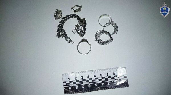 В Шахрисабзе банда ограбила пожилую женщину В Шахрисабзе банда ограбила пожилую женщину - Sputnik Узбекистан