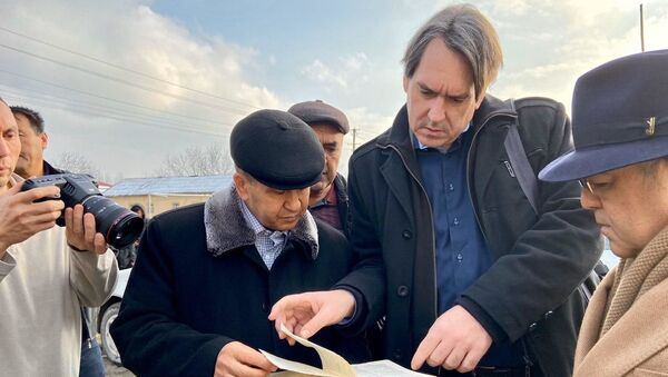 Участники съёмочной группы НА Узбеккино посетили монумент Скорбящей матери в Самарканде - Sputnik Узбекистан