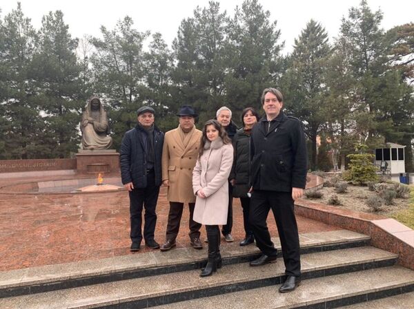 Сквозь время и слезы: в Самарканде снимают кино о подвиге узбекского народа Сквозь время и слезы: в Самарканде снимают кино о подвиге узбекского народа - Sputnik Узбекистан