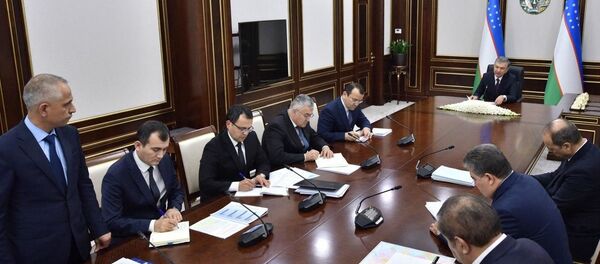 Шавкат мирзиёев провел собрание посвященное проблемам в сфере транспорта Шавкат мирзиёев провел собрание посвященное проблемам в сфере транспорта - Sputnik Ўзбекистон