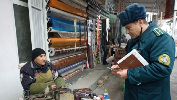 Ножевая полиция: в Андижане затупили острие ножей на рынках - Sputnik Узбекистан