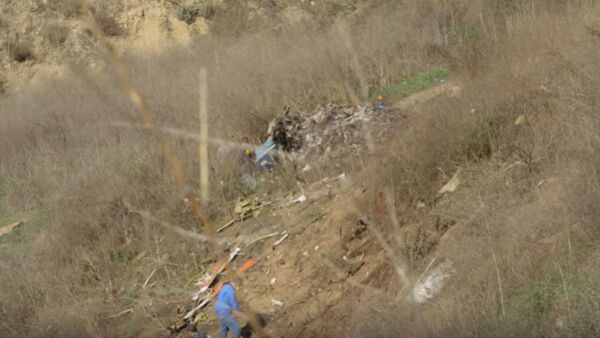 Опубликовано видео с места расследования крушения вертолета Коби Брайанта   - Sputnik Узбекистан