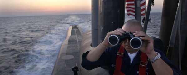 Офицер на борту подводной лодки USS Florida  Офицер на борту подводной лодки USS Florida  - Sputnik Ўзбекистон