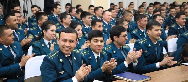 Министр внутренних дел Узбекистана Пулат Бобожонов провел встречу с молодыми сотрудниками Министр внутренних дел Узбекистана Пулат Бобожонов провел встречу с молодыми сотрудниками - Sputnik Ўзбекистон