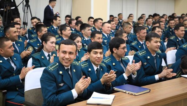 Ministr vnutrennix del Uzbekistana Pulat Bobojonov provel vstrechu s molodimi sotrudnikami  - Sputnik O‘zbekiston