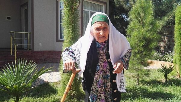 Samaya staraya jenshina Tadjikistana Fatima Mirzakulova - Sputnik O‘zbekiston