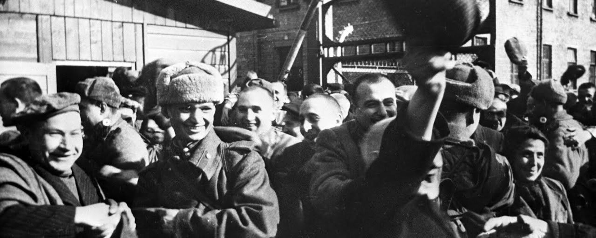 Невежество или четкий план: почему освобождение Освенцима приписывают американцам - Sputnik Узбекистан, 1920, 30.01.2020