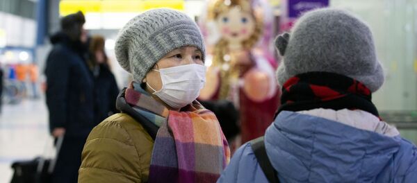 Пассажиры в зоне международных прилетов аэропорта Владивостока Пассажиры в зоне международных прилетов аэропорта Владивостока - Sputnik Ўзбекистон