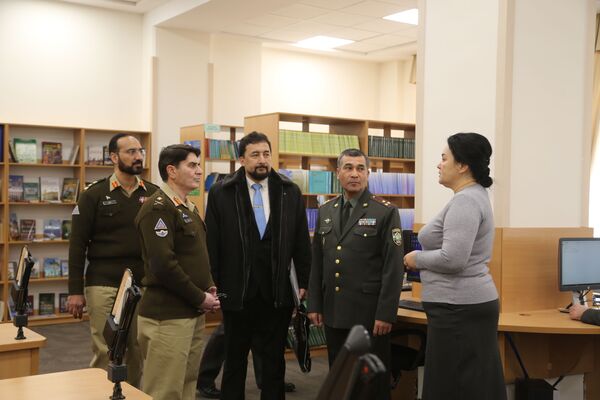 Военная делегация Пакистана посетила Академию Вооруженных сил Узбекистана Военная делегация Пакистана посетила Академию Вооруженных сил Узбекистана - Sputnik Узбекистан