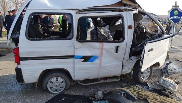 Трагедия в Сырдарьинской области: пять человек погибли в ДТП - фото - Sputnik Узбекистан