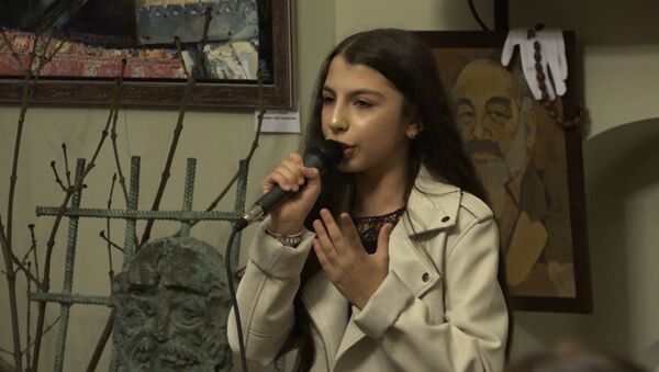 Девочка из Армении удивляет уникальным голосом - Sputnik Узбекистан