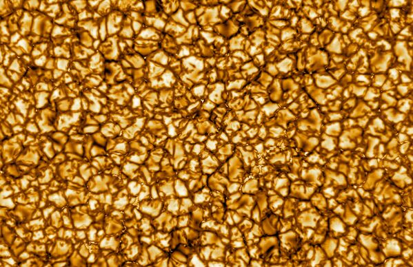 Детальное изображение поверхности Солнца, сделанное телескопом DKIST - Sputnik Узбекистан