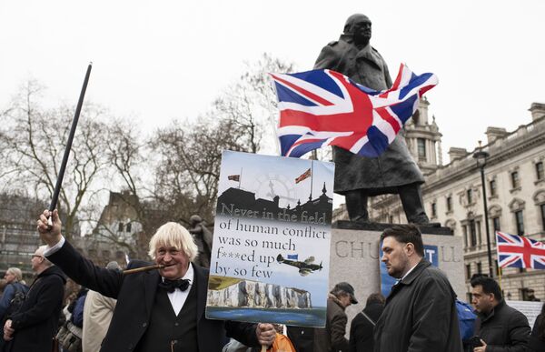 Британцы, собравшиеся на Парламентской площади, встретили новость о разводе с Европой ликованием - Sputnik Узбекистан
