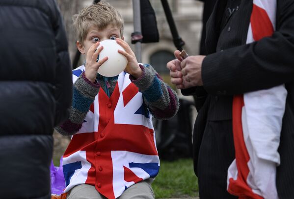 Мальчик на торжественных мероприятиях, посвященных выходу Великобритании из ЕС (Brexit Party). - Sputnik Узбекистан