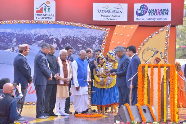 Узбекистан принял участие в открытии крупнейшего фестиваля искусств в Индии Узбекистан принял участие в открытии крупнейшего фестиваля искусств в Индии - Sputnik Узбекистан