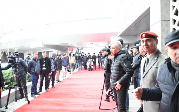 Встреча боксера Муроджона Ахмадалиева в аэропорту Ташкента - Sputnik Узбекистан