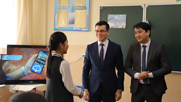 В Узбекистане интерес школьников к сфере информационных технологий растет - Sputnik Узбекистан