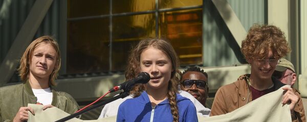 Митинг с участием экоактивистки Греты Тунберг в США - Sputnik Узбекистан