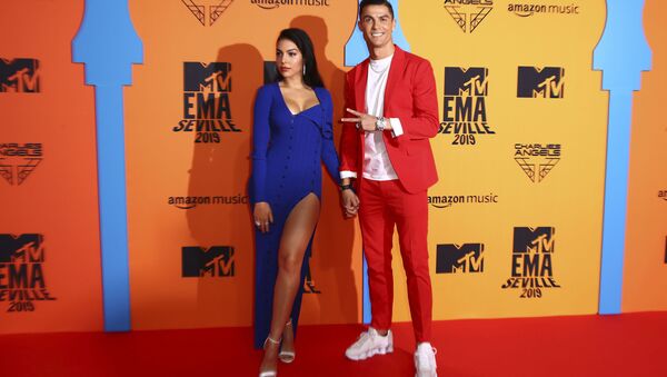 Krishtianu Ronaldu i yego podruga Djordjina Rodriges na European MTV Awards v Sevilye, 2019 god - Sputnik O‘zbekiston