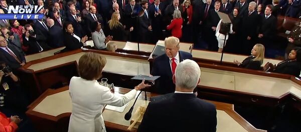 TRUMP SNUBS PELOSI: President IGNORES Nancy's motion to shake hands - Sputnik Узбекистан