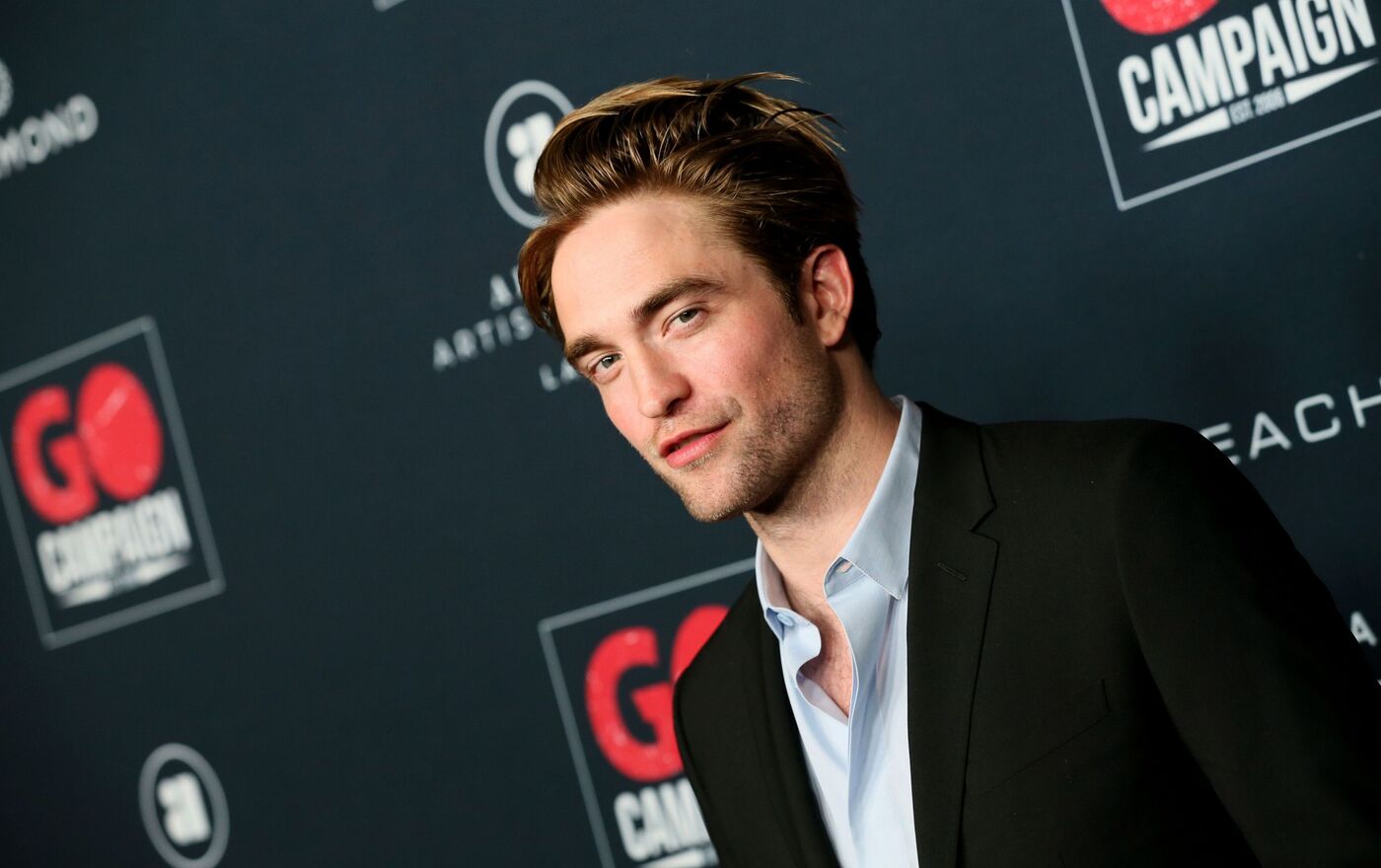 Stol ostidagi direktorni yaladi