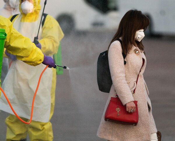 Прибывшие из Уханя узбекистанцы отправлены в пункт временного размещения  - Sputnik Узбекистан