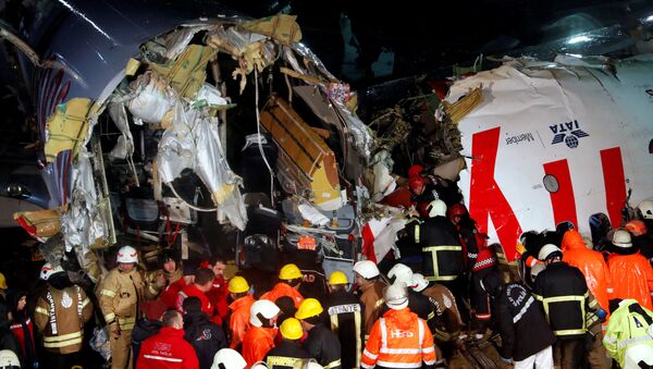 Жесткая посадка самолета в Стамбуле: число жертв выросло до трех - Sputnik Узбекистан