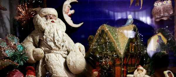 Экспонаты из коллекции елочных игрушек и украшений 1930-1970-х годов - Sputnik Узбекистан