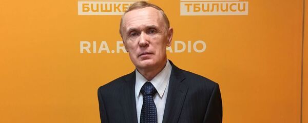 Заместитель главного редактора журнала «Авиапанорама», заслуженный военный летчик России Владимир Попов - Sputnik Узбекистан