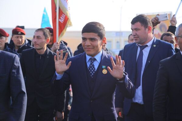 Муроджона Ахмадалиева торжественно встретили в Намангане - Sputnik Узбекистан