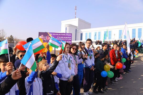 Муроджона Ахмадалиева торжественно встретили в Намангане - Sputnik Узбекистан
