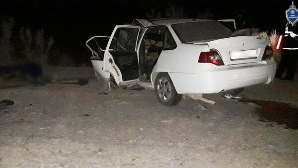 На месте столкновения двух автомобилей в Навоийской области - Sputnik Узбекистан