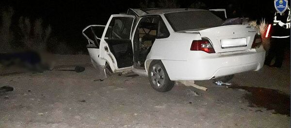 На месте столкновения двух автомобилей в Навоийской области - Sputnik Узбекистан