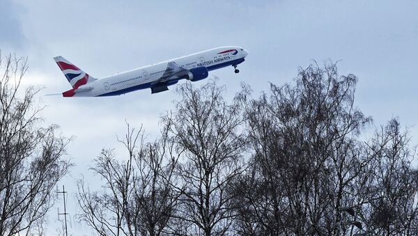 Самолет авиакомпании British Airways во время взлета в аэропорту Домодедово. - Sputnik Узбекистан