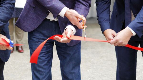 Символическое перерезание красной ленты - Sputnik Узбекистан