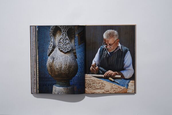 Все великолепие Востока: как выглядит книга Узбекистан. Дорога в Самарканд Все великолепие Востока: как выглядит книга Узбекистан. Дорога в Самарканд - Sputnik Узбекистан