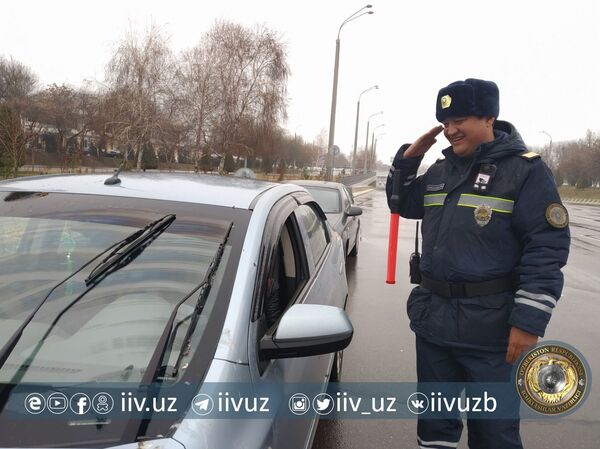 Столичным инспекторам ДПС выдали новую форму — фото - Sputnik Узбекистан