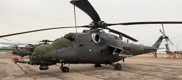 Новые вертолеты Ми-35М ВВС Узбекистана на стоянке в международном аэропорту имени Ислама Каримова Новые вертолеты Ми-35М ВВС Узбекистана на стоянке в международном аэропорту имени Ислама Каримова - Sputnik Узбекистан