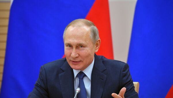 Президент РФ В. Путин встретился с рабочей группой по подготовке поправок в Конституцию - Sputnik Узбекистан