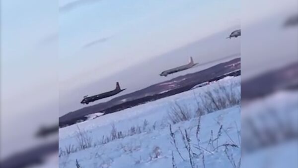 Кадры экстремального полета российских противолодочных самолетов Ил-38 - Sputnik Узбекистан