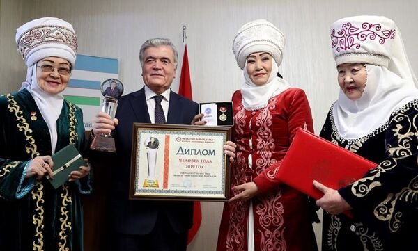 Шавкат Мирзиёев Қирғизистонда “Йил одами” деб эътироф этилди  - Sputnik Ўзбекистон