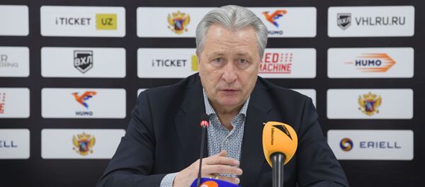 Легендарный хоккеист, заслуженный Мастер спорта СССР и Заслуженный тренер России Александр Якушев - Sputnik Узбекистан